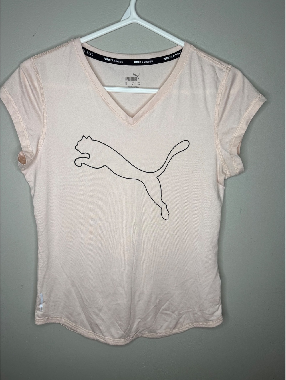 🔥2 for $10🔥Puma Women's Light Pink V Neck T Shirt Size Medium